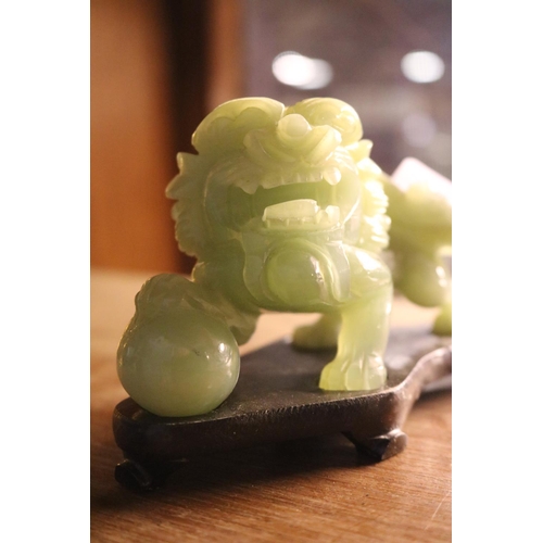 406 - JADE - DOG OF FOE CARVED ON STAND