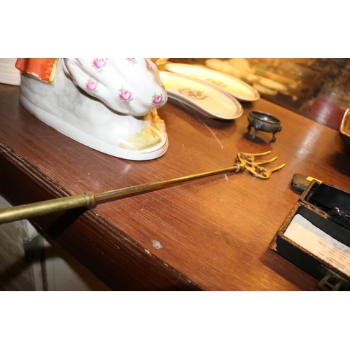 415 - A GEORGIAN TELESCOPE BRASS TOASTING FORK