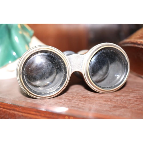 421 - 'LE JOCKEY CLUB' PARIS, FIELD GLASSES