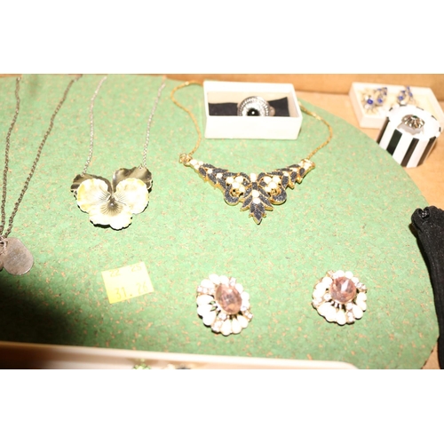 431 - LARGE JEWELLERY COLLECTION - MATCHING SETS, DIAMONTE ITEMS, NECKLACES, ETC