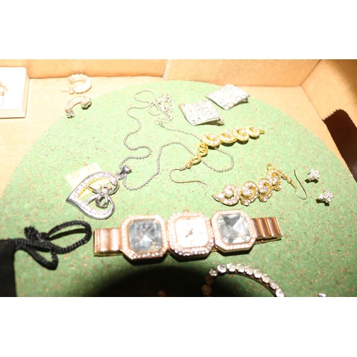 431 - LARGE JEWELLERY COLLECTION - MATCHING SETS, DIAMONTE ITEMS, NECKLACES, ETC