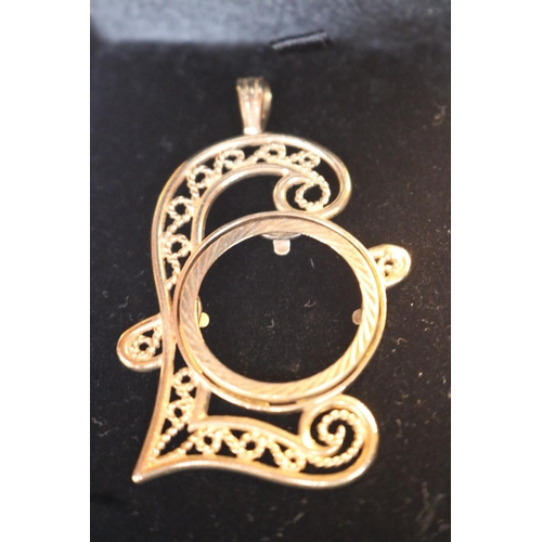 441 - 9CT GOLD POUND SIGN PENDANT FULL SOVERIGN MOUNT (6.6GMS TOTAL)