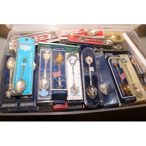 535 - LARGE QTY OF COLLECTABLE SPOONS