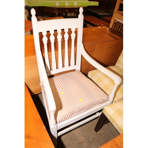 541 - WHITE PAINTED CHAIR