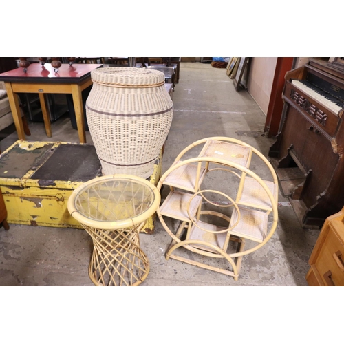 544 - BAMBOO SHELF, TABLE & WICKER LINEN BASKET