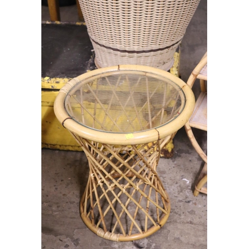 544 - BAMBOO SHELF, TABLE & WICKER LINEN BASKET