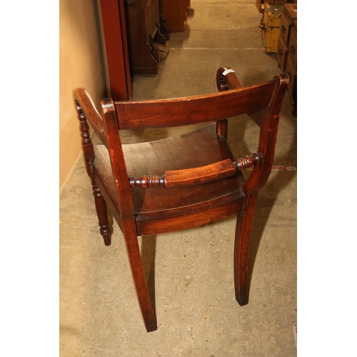 557 - ANTIQUE CORNER CHAIR