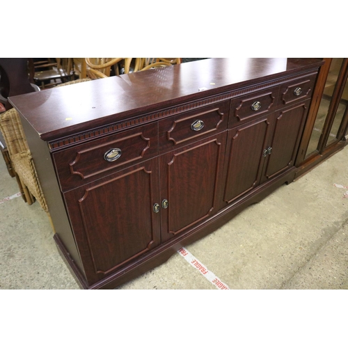 561 - MAHOGANY EFFECT SIDEBOARD