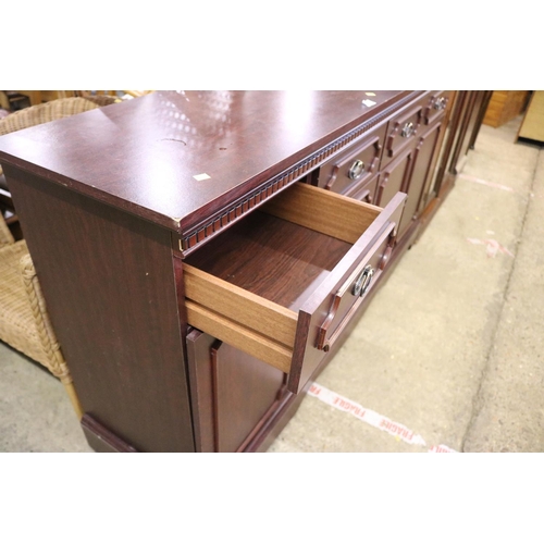 561 - MAHOGANY EFFECT SIDEBOARD