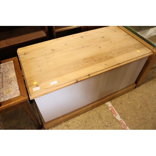 565 - BLANKET BOX (PINE)