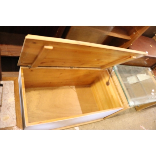 565 - BLANKET BOX (PINE)