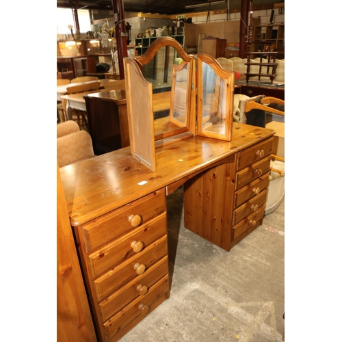 581 - PINE 10 DRAWER DRESSING TABLE & MIRROR