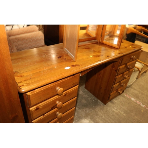 581 - PINE 10 DRAWER DRESSING TABLE & MIRROR