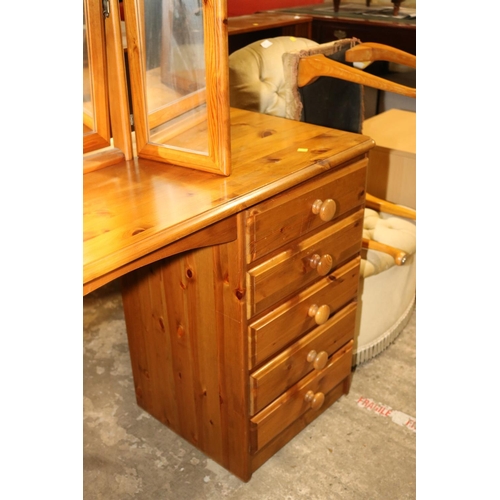 581 - PINE 10 DRAWER DRESSING TABLE & MIRROR