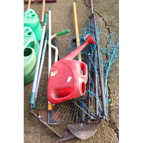 64 - QTY OF VARIOUS TOOLS & WATERING CANS ETC