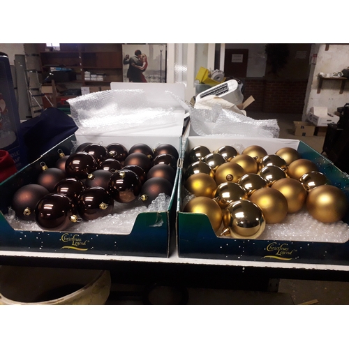 287A - BAG & BOXES OF CHRISTMAS DECORATIONS