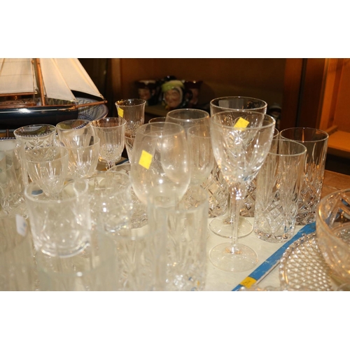 459 - QTY OF VARIOUS CUT GLASS/CRYSTAL GLASSES INC TUMBLER/WINE/SHERRY