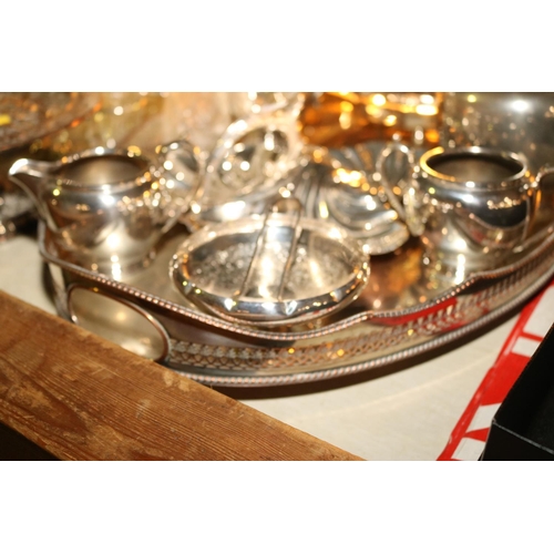 462 - QTY OF PLATED WARE