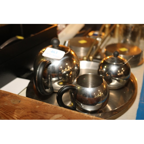 463 - QTY OF PLATED/METAL WARE