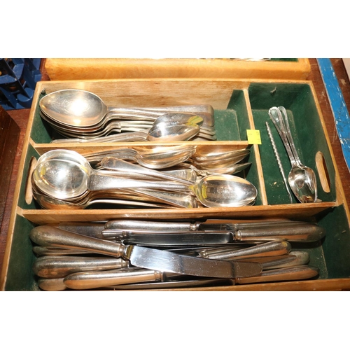 466 - QTY OF PLATED LOOSE CUTLERY & BOX OF BONE HANDLES FISH KNIVES & FORKS