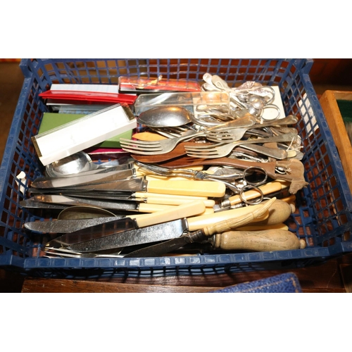 466 - QTY OF PLATED LOOSE CUTLERY & BOX OF BONE HANDLES FISH KNIVES & FORKS