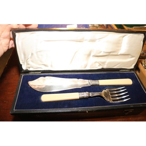 466 - QTY OF PLATED LOOSE CUTLERY & BOX OF BONE HANDLES FISH KNIVES & FORKS