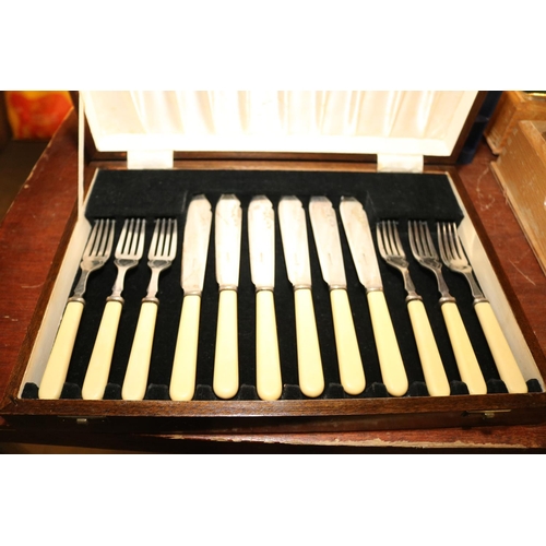 466 - QTY OF PLATED LOOSE CUTLERY & BOX OF BONE HANDLES FISH KNIVES & FORKS