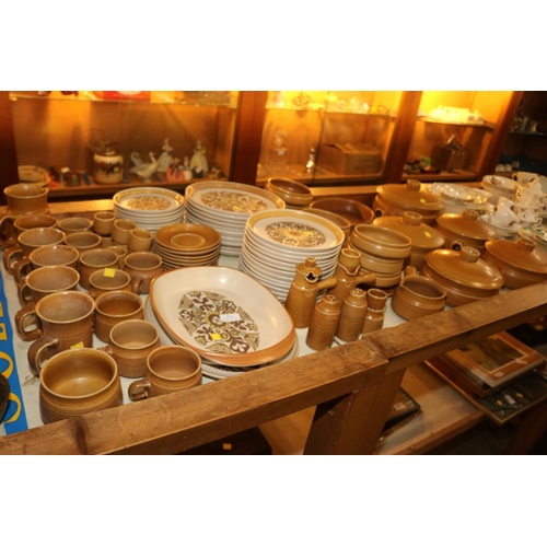 471 - QTY OF VARIOUS DENBY CROCKERY, INCL SERVING DISHES, PLATES, SOUP BOWLS, ETC