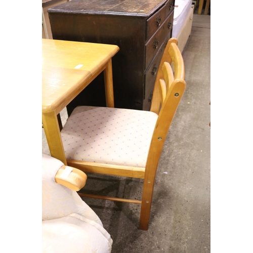 539 - SMALL TABLE WITH 2 CHAIRS