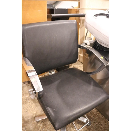 60 - HAIRDRESSERS CHAIR