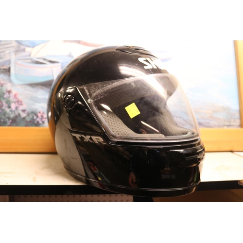 179 - MOTORCYCLE HELMET (SHOE1)