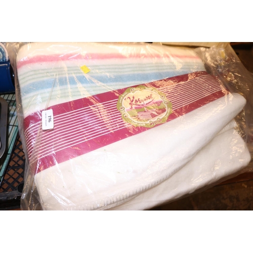 196 - BOX OF TABLE CLOTHS, QUILT COVERS, BED LINEN, ETC