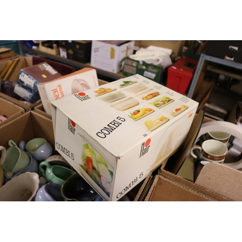 206 - 6 BOXES OF VARIOUS KITCHEN WARE