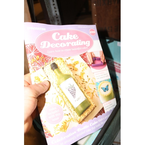 208 - BOX OF CAKE DECORATING MAGAZINE COLLECTION