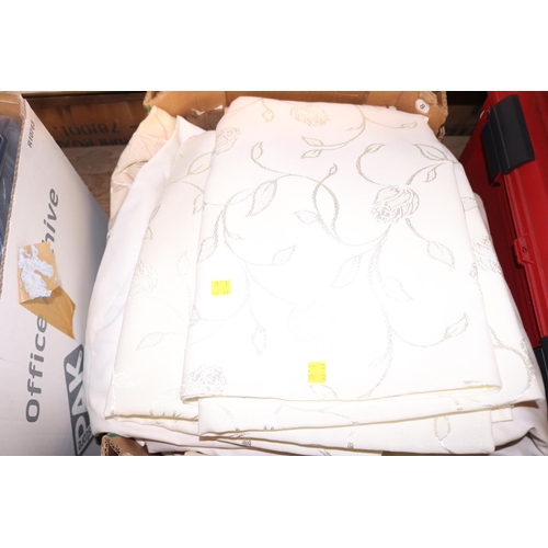 216 - BOX OF CURTAINS & TABLE LINEN