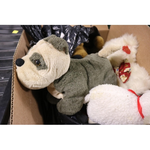 225 - SELECTION OF SOFT TOYS