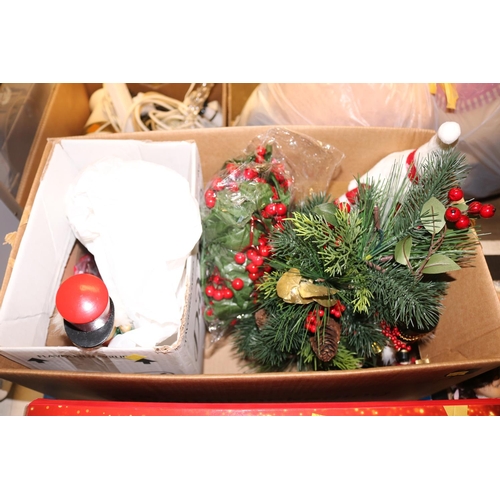 250 - QTY OF CHRISTMAS DECORATIONS