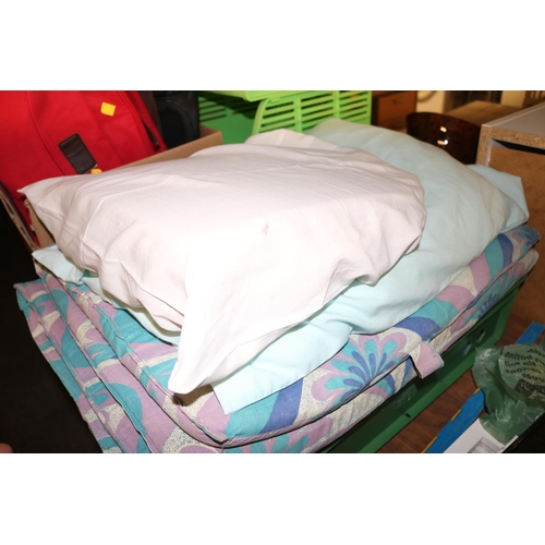 256 - QTY OF VARIOUS LINEN, DUVET, STORAEGE RACK, LINEN BASKET, BAGS & PILLOWS