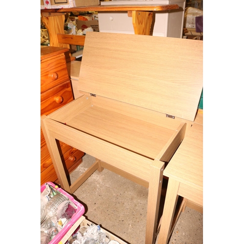 276 - 2 CHILDS DESKS