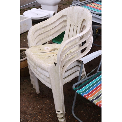 31 - DECK CHAIRS ETC