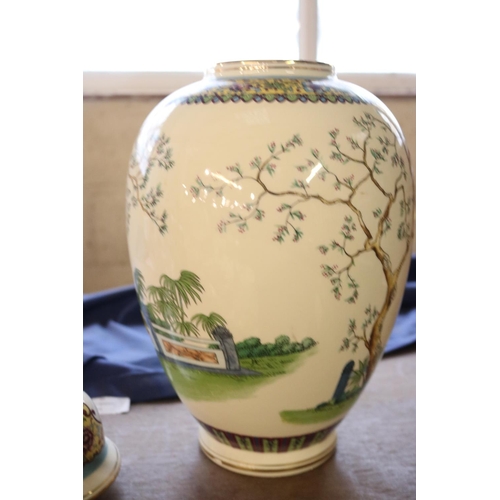 343 - HAND PAINTED CHINESE VASE