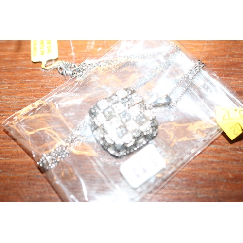 376 - 5 CHAIN & PENDANTS IN PURSES