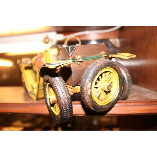 387 - TINPLATE VINTAGE LARGE CAR