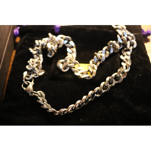 393 - 5 SILVER & GOLD STYLE CHAINS/NECKLACES