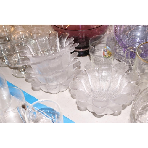 460 - VARIOUS GLASSWARE, INCL SERVING BOWLS, CANDLE STICKS, CALE PLATES, ETC