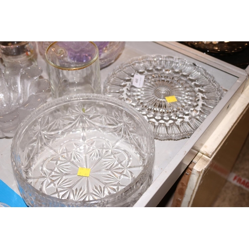 460 - VARIOUS GLASSWARE, INCL SERVING BOWLS, CANDLE STICKS, CALE PLATES, ETC