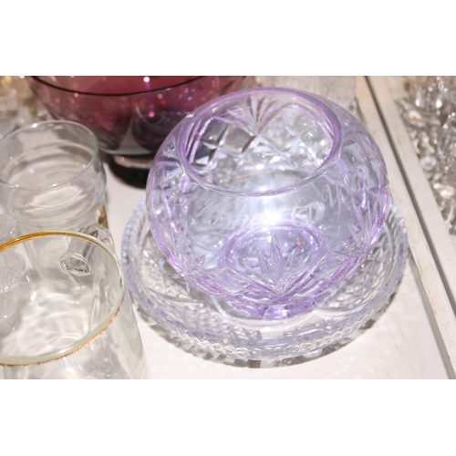 460 - VARIOUS GLASSWARE, INCL SERVING BOWLS, CANDLE STICKS, CALE PLATES, ETC