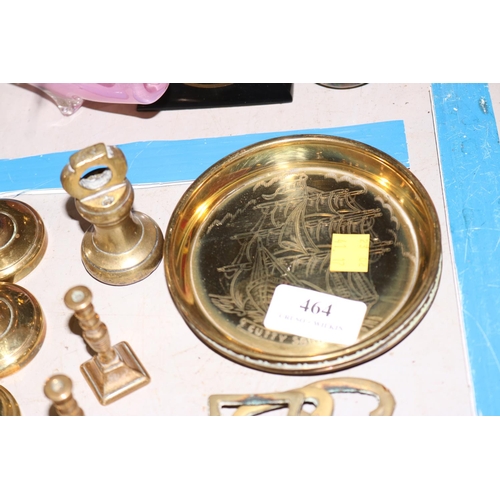 464 - SMALL BRASS ITEMS