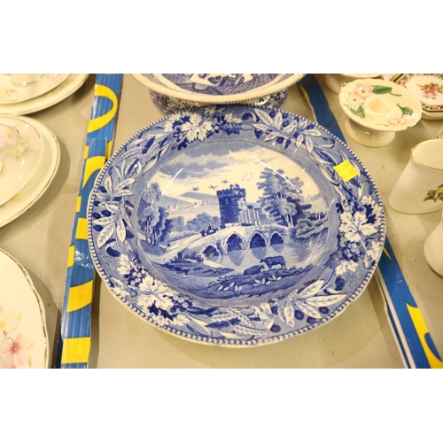 470 - QTY OF BLUE & WHITE CHINA, INCL TAZZA STAND, BOWL, VASE, LAMP,ETC