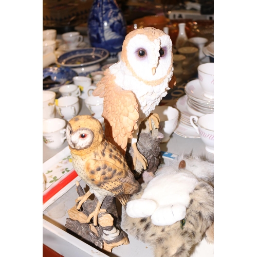 472 - 2 OWL FIGURINES, LIMITED EDITION PRINTS & TOY